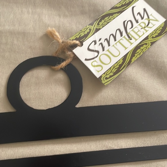 20” Monogramed Crest with Initials MJT. Black. Made of steel. - Picture 5 of 8